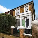Amanah Properties - London 2 Bed Iconic Abbey Road Zone 2