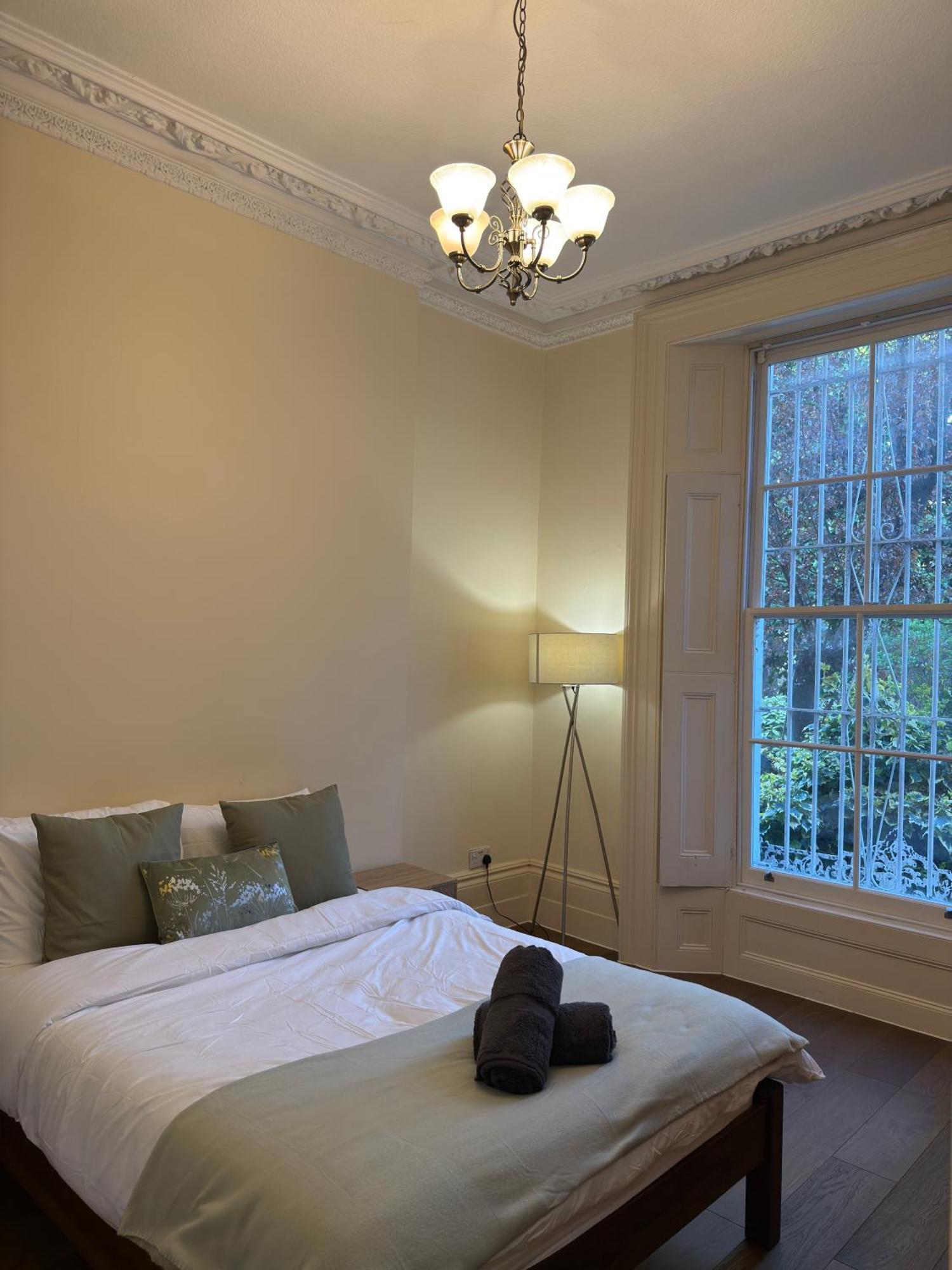 Appartamento Amanah - 2 Bed Iconic Abbey Road Zone 2 *